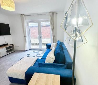 Glyndon House | Modern 2-Bed w Parking & Garden
