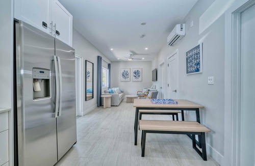West Bay Apartment | Modern 2 Bed walking distance to the beach