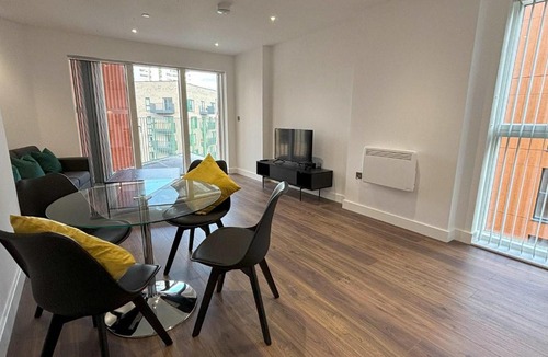 Bracknell Apartment | Modern 2 bed with parking - Grand Exchange, Brackn