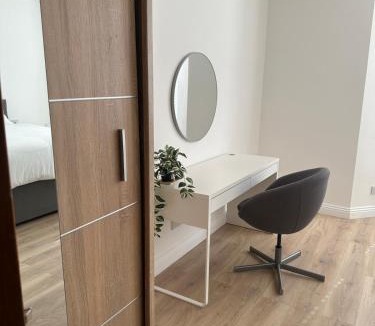 Newcastle-upon-Tyne Apartment | Modern 2 Bedroom Flat - Central & Stylish