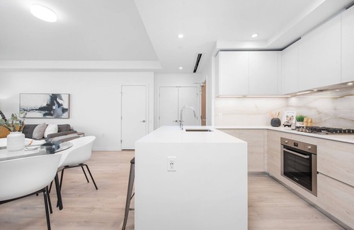 Downtown New Westminster Condo | Modern 2-bedroom condo with amazing water views