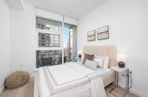 Downtown New Westminster Condo | Modern 2-bedroom condo with amazing water views