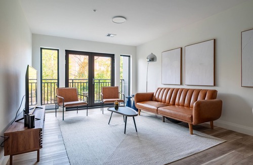 Quincy Apartment | Modern 2 Bedroom 2 Bath Apartment in Heart of Quincy