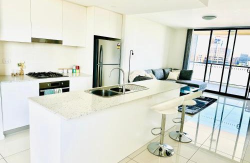 Liverpool Apartment | Modern 2 bedroom & 2 bathroom apartment with stunning Sydney CBD & Skyline Views!