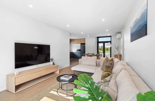 Kawarau Falls Apartment | Modern 2 Bedroom Apartment with Mountain Outlook