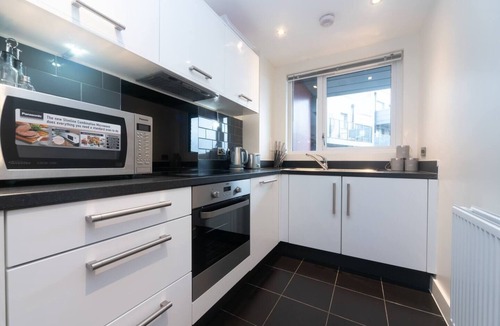 Whittington Apartment | Modern 2 bedroom and 2 Bath Apartment in London - Pass the Keys