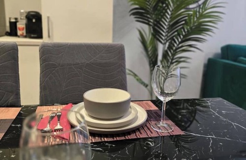 The Westside Apartment | Modern 2-Bedroom Apartment in Birmingham city centre – Sleeps 6 + Free Parking