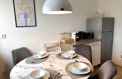 Haunstetten-Nord Apartment | Modern 2-Bedroom Apartment Near Messe | 2-4 Guests