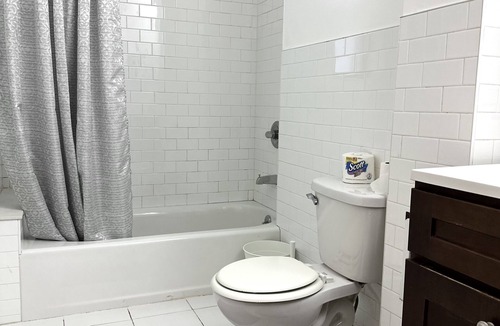 Brighton Beach Apartment | Modern 2 bedroom apartment, 5 minute walking to ocean