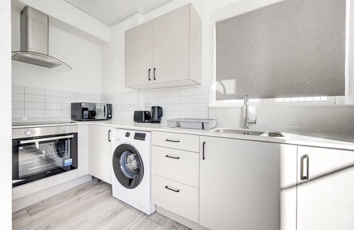 Coldharbour Apartment | Modern 2-Bedroom Apartment in Vibrant Brixton - Perfect for City Explorers!
