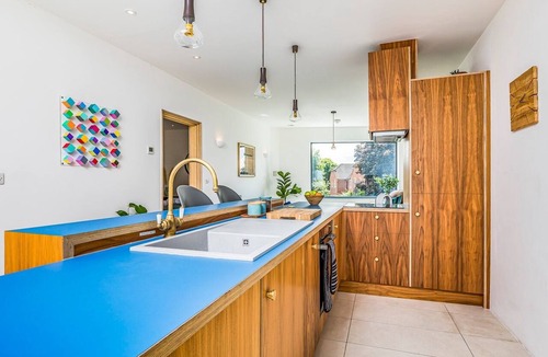 Chichester Apartment | Modern 2 Bedroom City Apartment With Parking - Pass the Keys