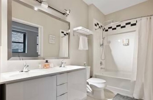 Downtown Cincinnati Condo | Modern 2 Bedroom Condo Heart of Downtown close to Stadiums - 707