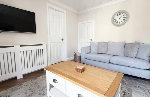 Rhyl House | Modern 2 bedroom dog friendly house