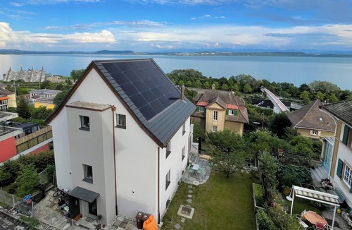 Neuchatel Apartment | Modern 2 bedroom flat in town with lake views