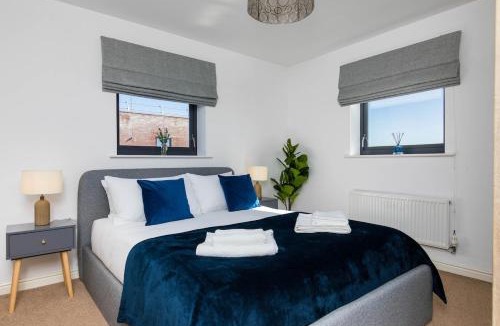 Uxbridge North Apartment | Modern 2 Bedroom Flat Near Tube with Parking