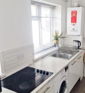 Roxeth Apartment | Modern 2 Bedroom Flat With Garden Harrow - London
