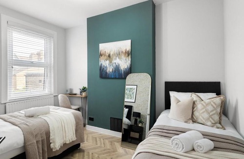 Kensal Green Apartment | Modern 2 Bedroom next Central London