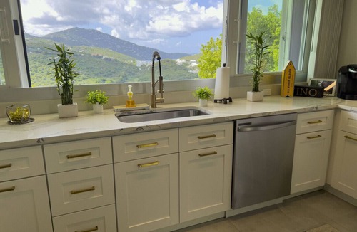 Estate Lovenlund Condo | Modern 2 Bedroom Overlooking Magens Bay
