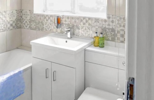 Belvedere Apartment | Modern 2 BR ground floor apartment with parking
