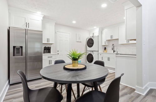 Athens House | Modern 2 King Bed Duplex home near UGA