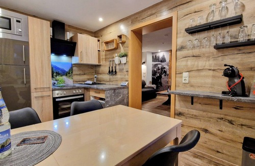 Heitlern Condo | Modern 2-room apartment in Allgäu style with alpine panorama in a central location.