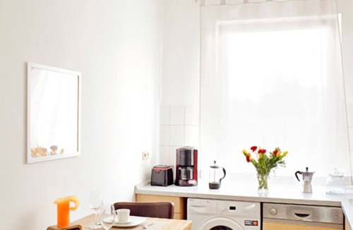 Kreuzberg Apartment | Modern 2-room apartment with balcony & bathtub in Bergmannkiez