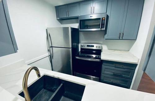 North Houston Condo | Modern 2B | Free Parking + Wi-Fi | Near IAH & DT