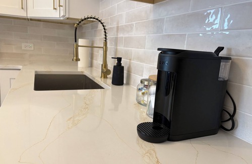 Irving Park East House | Modern 2B Irving Park Gem/Sleeps 5