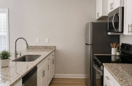 Huntsville House | Modern 2bd/2bath Cottage Home