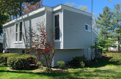 Elk Rapids House | Modern 2Bd Tri-Level Home in ER Village with Large Fenced-In Yard - Dog Friendly