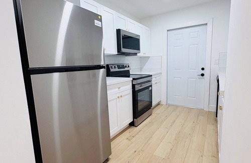 Highland Garden Apartment | Modern 2BDx2BTH in HOLLYWOOD with Parking, Washer Drier, AC, High Speed WIFI