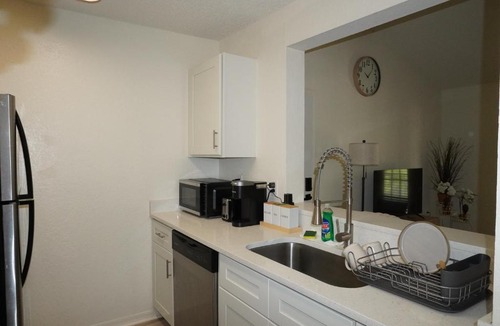 Gainesville Apartment | Modern 2bed 2 bath home away from home