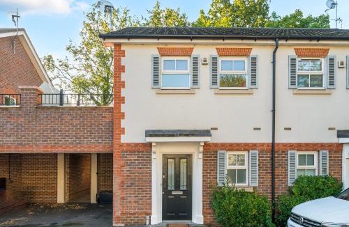 Walton-on-Thames House | Modern 2BED House w Parking Walton - Pass the Keys