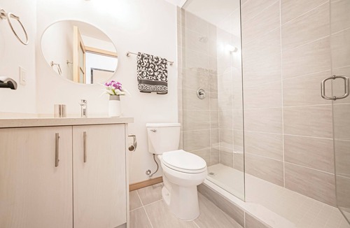 L'Amoreaux House | Modern 2Beds TownHome Toronto - 5MINs to Seneca College & Fairview Mall