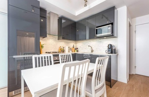 Downtown Vancouver Apartment | Modern 2BR, 17th-Floor City Views