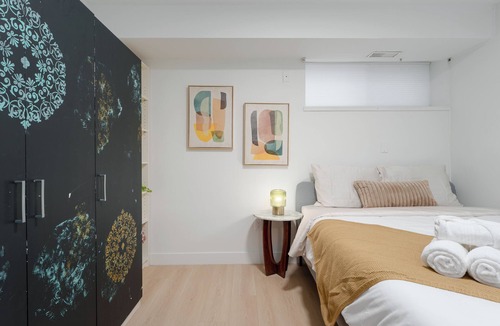 Canyon Heights Bed & Breakfast | Modern 2BR 1BA Near Capilano & Grouse Mountain