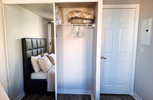 Downtown Mississauga Apartment | Modern 2BR 2 Bath Condo with Pool, Parking, Near YYZ and MAJOR INTERNATIONAL SPORTING EVENT