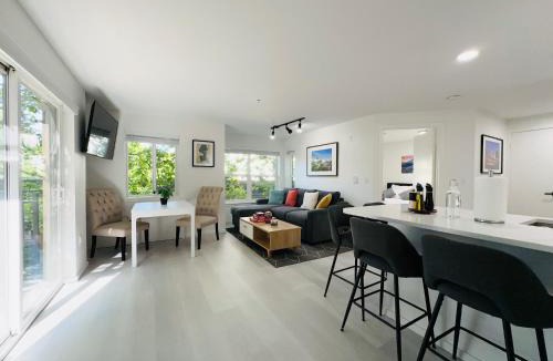 Belltown Apartment | Modern 2Br-2Ba Belltown Condo with Free Garage Parking