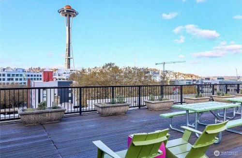 Belltown Apartment | Modern 2Br-2Ba Belltown Condo with Free Garage Parking