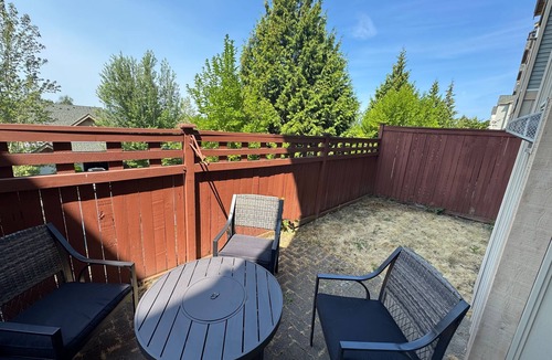 Renton Condo | Modern 2BR 2BA Condo World Cup 2026 Ready Garage Quiet Safe Near Seattle