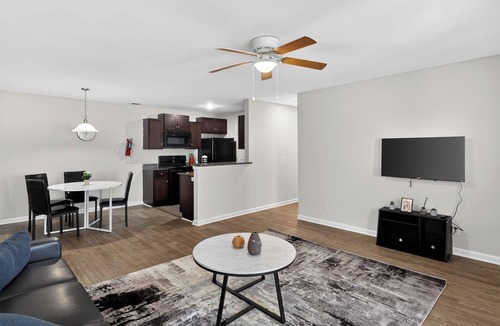 Savannah Apartment | Modern 2BR/2BA Spacious Retreat