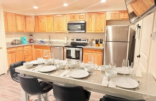 Tucson House | Modern 2BR/2BA Tucson Home w/Jacuzzi Unit 1