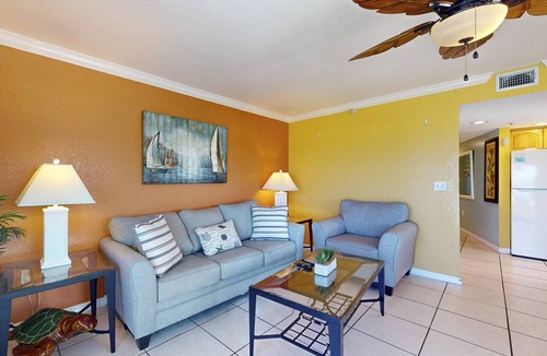 Treasure Island Condo | Modern 2Br/2Ba Beachfront Condo with an Incredible View. Amenities, Pool, Beautiful Beach