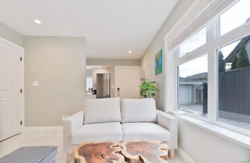 Sunset House | Modern 2BR 2BA Vancouver Suite