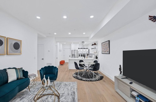 Brightwood Park Condo | Modern 2BR/2BA with Roof Patio