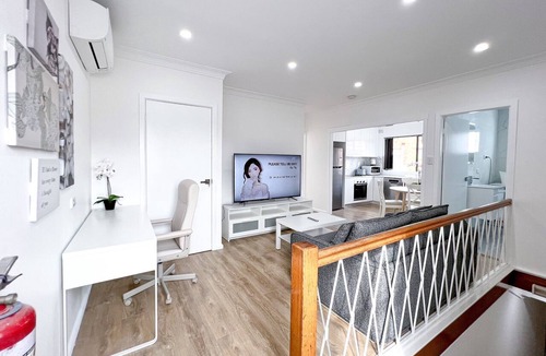 Ingleburn Apartment | Modern 2BR Apartment in Ingleburn | Walk to Station, Shops & Dinning