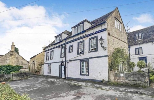 Melksham Apartment | Modern 2BR Apartment | Central Melksham Location