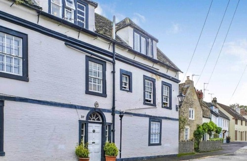 Melksham Apartment | Modern 2BR Apartment | Central Melksham Location