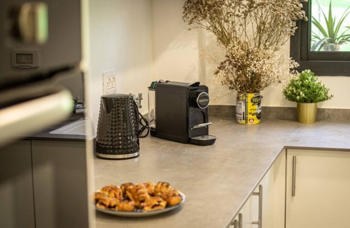Haifa Apartment | Modern 2BR Apartment Near Baháʼí Gardens – Haifa