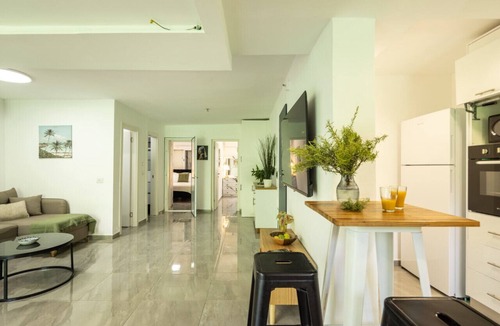 Haifa Apartment | Modern 2BR Apartment Near Baháʼí Gardens – Haifa